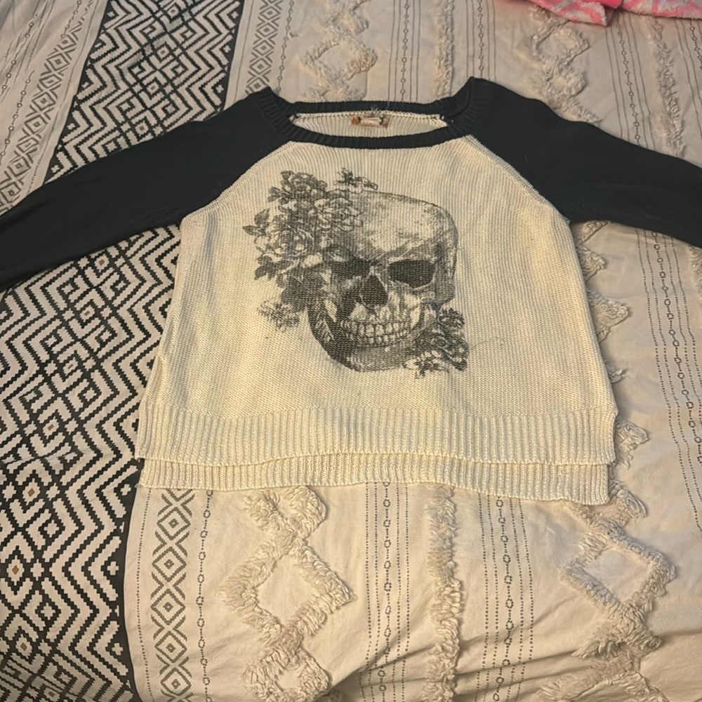 Skull sweater